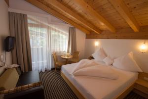 Double Room with Balcony room in Hotel Tristkogel