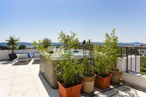 Villa Azzuro with jacuzzi and pool