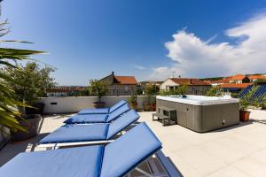 Villa Azzuro with jacuzzi and pool