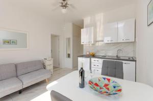 Apartments and Rooms On the Beach