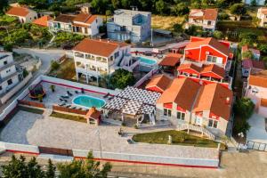 XXXL Villa Ancora with heated pool