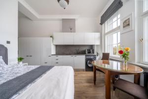 Library House "Bibliotekas nams" - Apartment with Park View