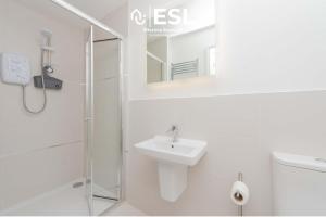 Studio 1, First Floor Town Centre Apartment