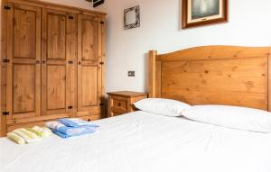 2 Bedroom Beautiful Home In Montalbán