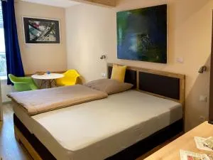 TENNENBODEN-Komfort-DZ-die-ehemalige-Tenne-in-der-Hofstallung - Lengfurt