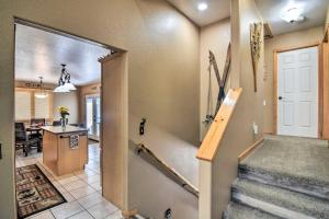 Family-Friendly Home with Hot Tub 1 Mi to Dtwn