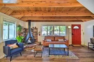 3 Mi to Lake Sugarloaf Cabin with Deck and Yard - Sugarloaf