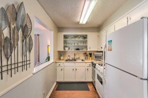 Pensacola Cottage with Gas Grill Near Beaches!