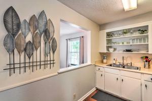 Pensacola Cottage with Gas Grill Near Beaches!