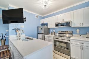 The Sand Dollar Oceanfront Gulf Shores Gem!