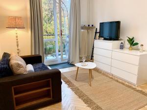 Kalimera - Greek life apartment