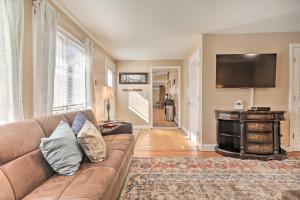 Tranquil Swansea Retreat with Fire Pit and Grill!