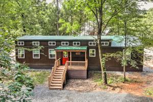 Hot Tub Relaxation! Dreamy Cabin Near Beavers Bend
