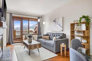 Alluring Mountain View Condo - Right In The Heart Of Downtown - managed by Little Sister Getaways