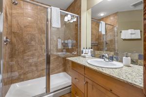 Alluring Mountain View Condo - Right In The Heart Of Downtown - managed by Little Sister Getaways