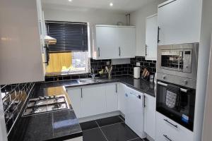 Newly refurbished 3 bedroom flat