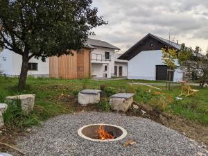 Klančarjeva domačija - Spacious countryside apartment on an eco farm