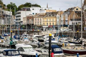 Blue Skies Apartment - Marina Views