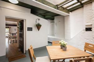 Blue Skies Apartment - Harbour Views