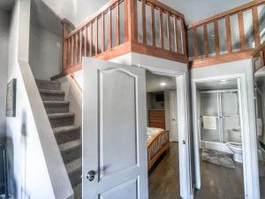 Magnolia Creek Haus on River Road