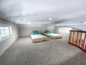 Magnolia Creek Haus on River Road