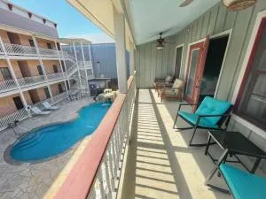 Long Weekend - Thorn Hill