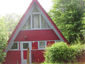 Detached, wooden bungalow with a terrace, in a wooded area