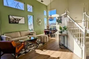 King Bed Quiet Home on Cul-de-Sac Hiking Trails - 罗克林