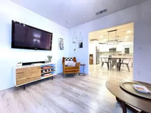 King Bed-Private Yard-Driveway Parking - Oak Park