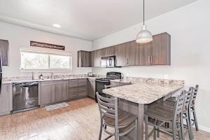 Bringhams Mill Apartments Perfect for Groups Full Kitchen Gym and Free Parking