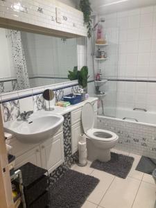 LIMEHOUSE upon THAMES ROOM IN Great location
