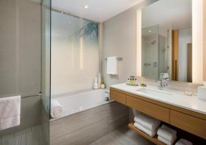 Premium King Room with City View room in InterContinental - Los Angeles Downtown an IHG Hotel