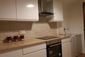 Entire -4 Bedrooms Detached House with Driveway