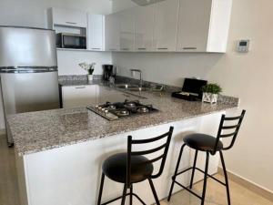 CONDO DE LUJO EN PLAYA ZONA DORADA CAMINO AL MAR