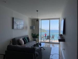 CONDO DE LUJO EN PLAYA ZONA DORADA CAMINO AL MAR