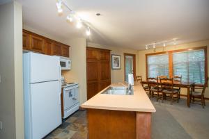 3205 - Two Bedroom Standard Powderhorn Lodge condo