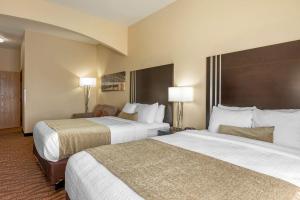 Queen Room with Two Queen Beds and Roll-In Shower - Mobility Accessible room in Best Western Plus Capital Inn