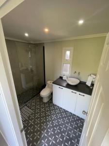 Moderna casa nueva en hermosa y soleada parcela