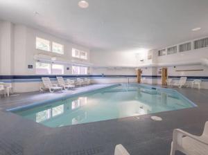 Sunday River Ski In Ski Out Mountain View Condo with Hot Tub Pool and Sauna!