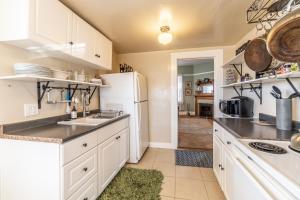 Rustic 2-Bedroom walking distance to Downtown