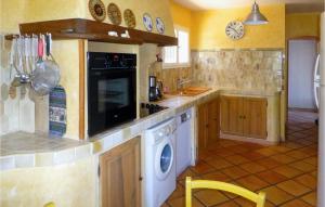 6 Bedroom Amazing Home In Entrecasteaux