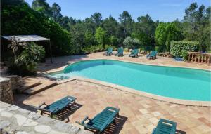 Maisons de vacances 6 Bedroom Amazing Home In Entrecasteaux : photos des chambres