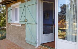 Maisons de vacances 6 Bedroom Amazing Home In Entrecasteaux : photos des chambres