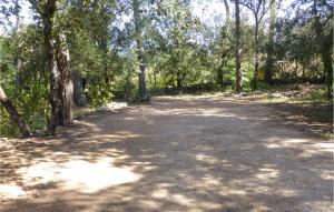 Maisons de vacances 6 Bedroom Amazing Home In Entrecasteaux : photos des chambres