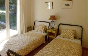 Maisons de vacances 6 Bedroom Amazing Home In Entrecasteaux : photos des chambres