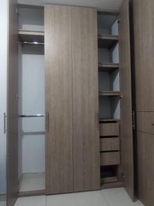 Linda habitación amplia iluminada Bogota Calle 80