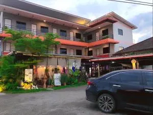 โรงแรมแสนดีเพลส เมาเท่นวิว จอมทอง - Ban Mae Aep Nok