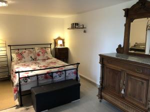 Maisons de vacances Gite Montignac-le-Coq, 3 pieces, 6 personnes - FR-1-653-4 : photos des chambres