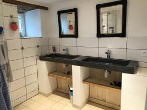 Maisons de vacances Gite Montignac-le-Coq, 3 pieces, 6 personnes - FR-1-653-4 : photos des chambres