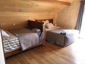 Maisons de vacances Gite Montignac-le-Coq, 3 pieces, 6 personnes - FR-1-653-4 : photos des chambres